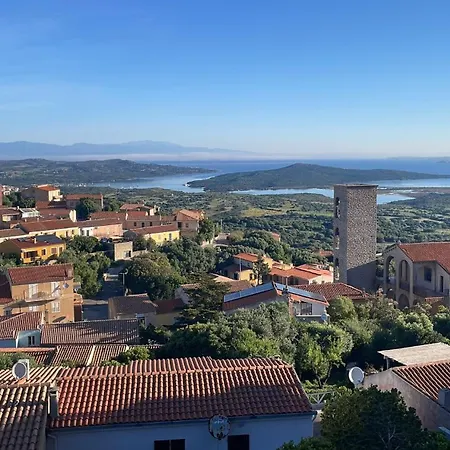 Casa Panoramica E Tranquilla Hébergement de vacances *